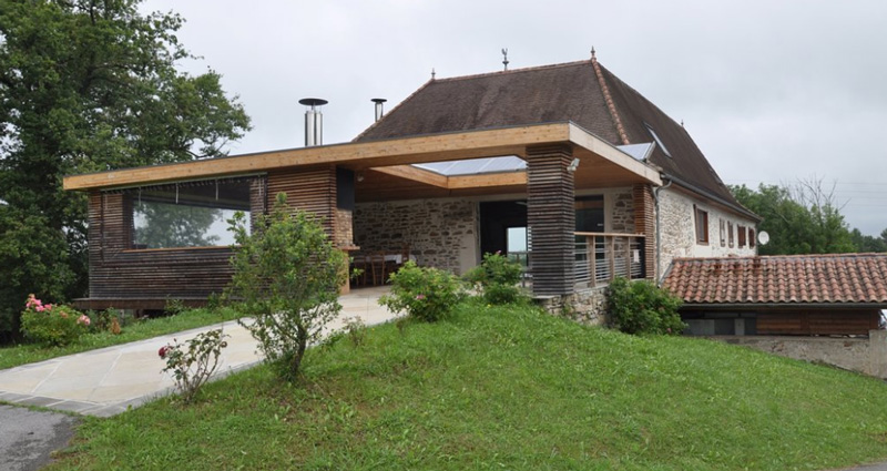 maison Azkena-terrasse extérieure