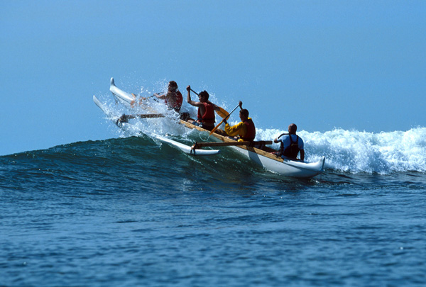 passer-la-barre-en-pirogue-a-saint-jean-de-luz