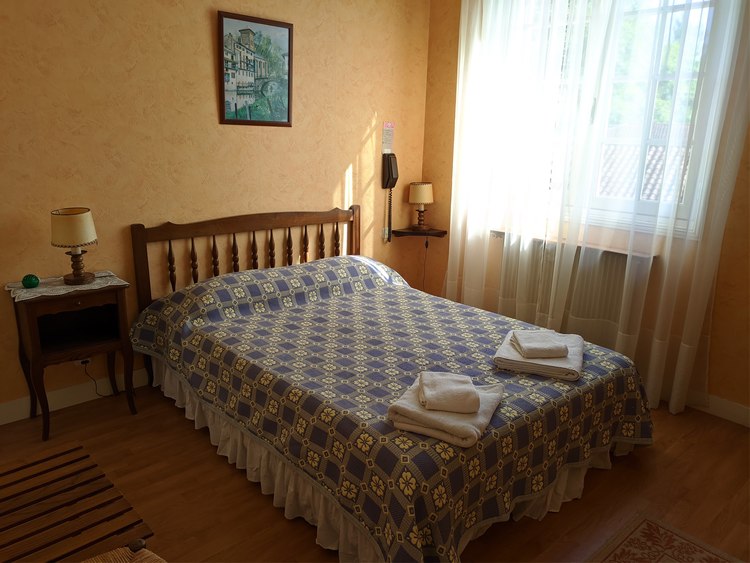 hotel-marie-eder-arcangues-lit-double-chambre