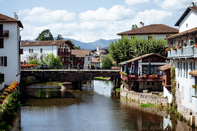 Pont et allée d’Eyheraberry