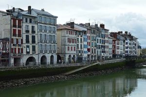 bayonne-adour-maison-basque