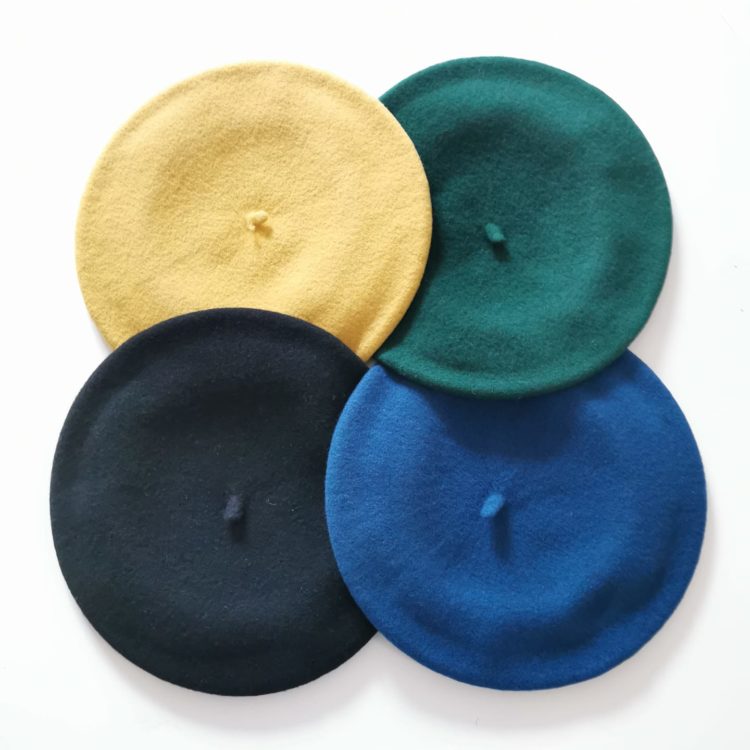 beret-basque-jaune-vert-bleu-noir