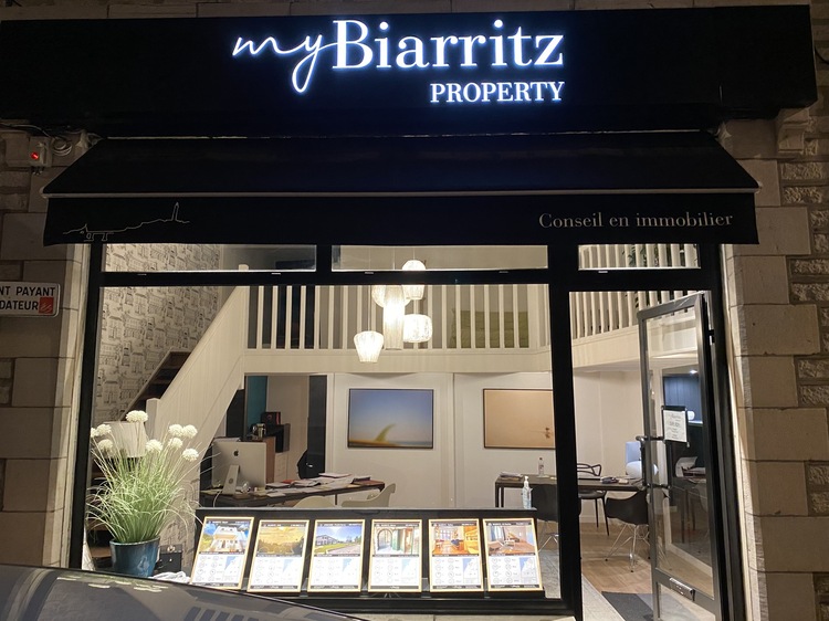 mybiarritz-property-facade-nuit