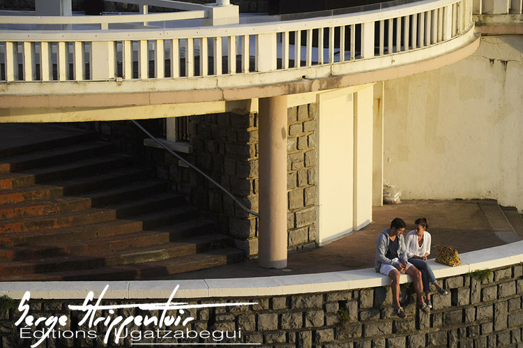 couple à Biarritz par Serge Strippentoir