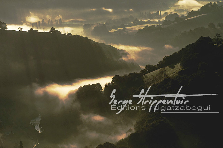 Paysages brumeux de montagnes par Serge Strippentoir, photographe professionnel