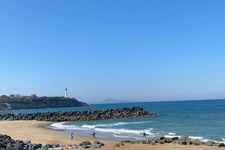 Plage de la chambre d'amour à Anglet, phare de biarritz