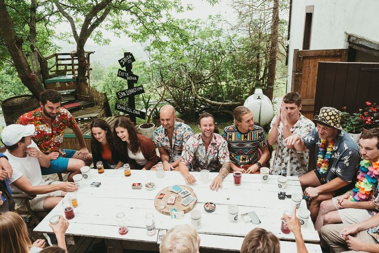 convivialite-ami-jeu-terrasse