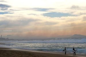 pays-basque-biarritz-plage-chambre-amour-surfer-phare