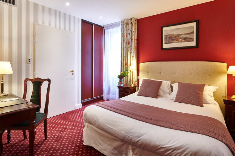 hotel-georges-VI-biarritz-chambre-rouge