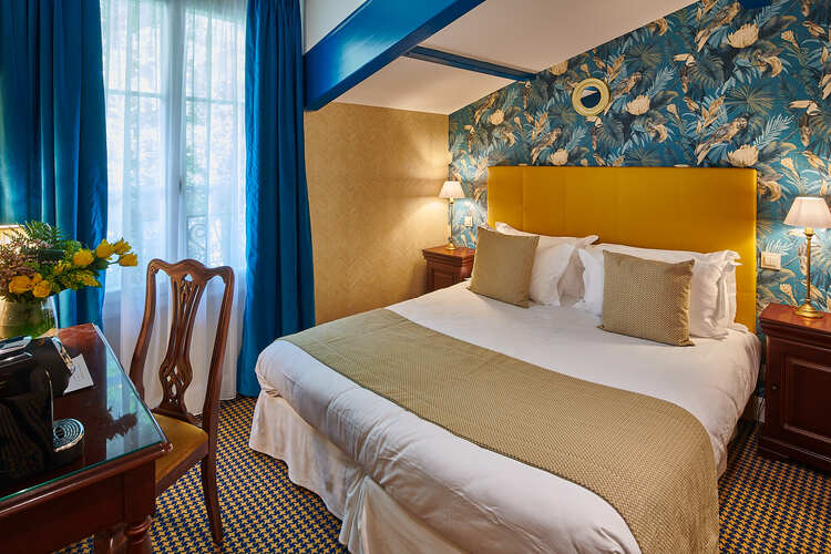 hotel-georges-VI-biarritz-chambre-bleu-jaune