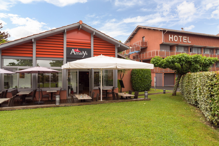 Les extérieurs du Sure Hotel Biarritz Aéroport et de son restaurant Amarys