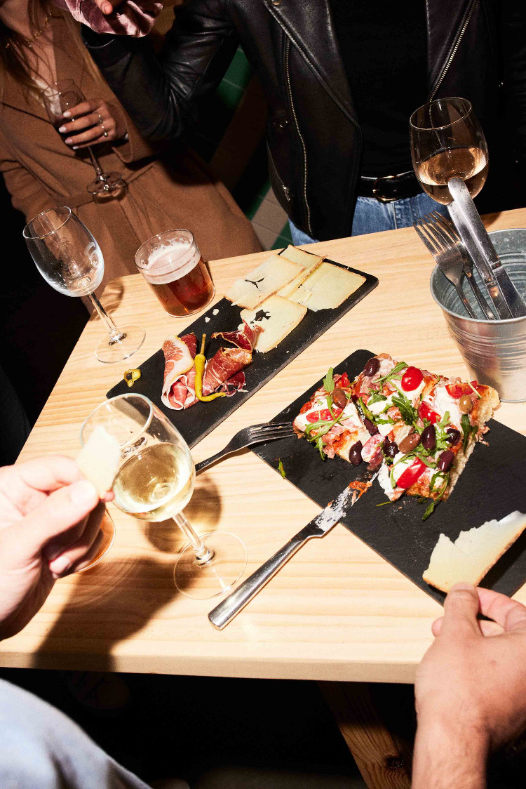 pizzas partagées aux Halles des Cinq Cantons Biltoki