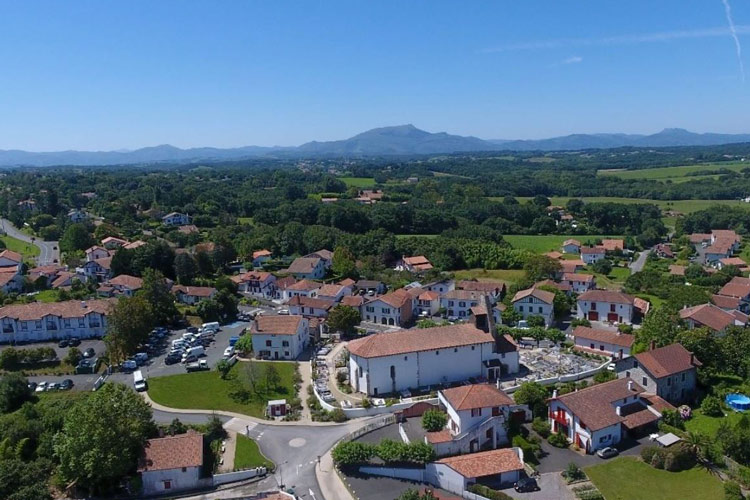 Vue du ciel de la commune d'arbonne