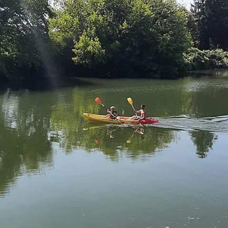 2 personnes pratiquant le canoë-kayak avec Nature Avent'ura 64