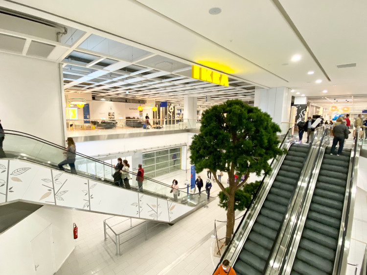 Intérieur du centre commercial Ametzondo Shopping