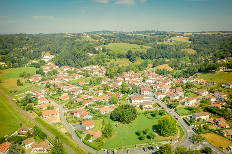 maison-luroa-vue-aerienne-cambo-les-bains