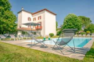 maison-luroa-vue-exterieure-piscine