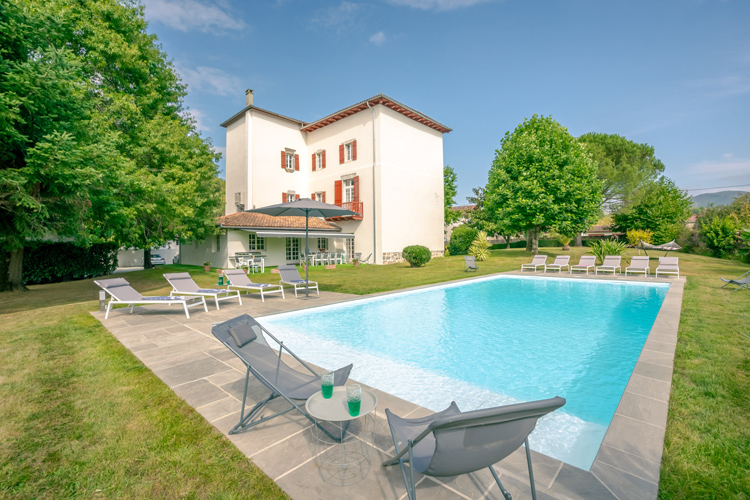 maison-luroa-vue-exterieure-piscine-facade