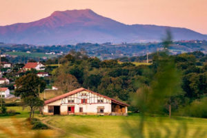 Couverture traditions basques vue du pays basque