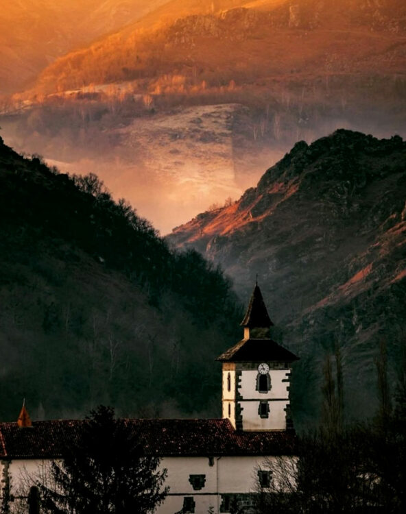 Itxassou-pays-basque-église-Saint-Fructueux