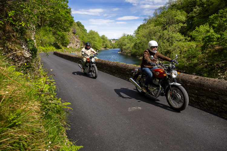 rental-motorcycle-découverte-villages-basques-moto