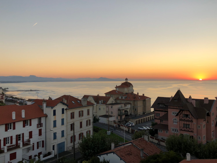coucher de soleil depuis le toit terrasse du Radisson Blu Hotel Biarritz