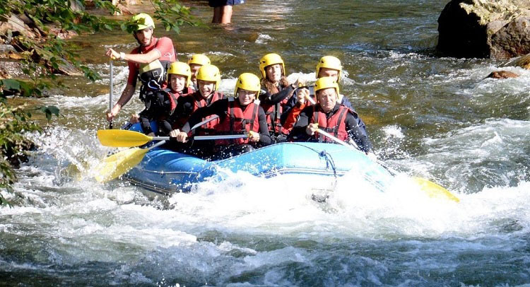 Rafting en action sur la Nive à Bidarray