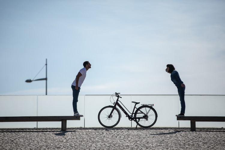 couple et un vélo électrique Larrun