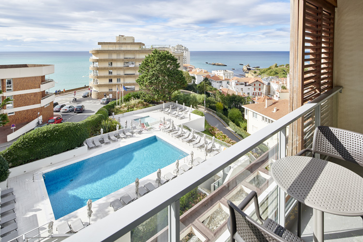 le-grand-large-studio-vue-piscine-biarritz