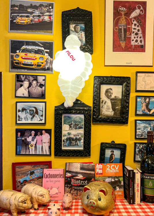 décoration à l'intérieur du restaurant Chez Pilou à Biarritz