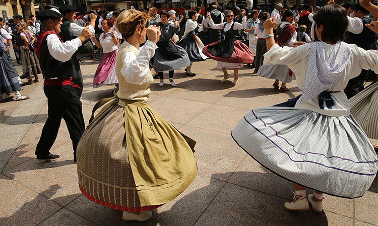 folklore basque espagne zarautz