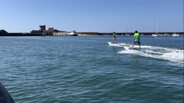 découverte-surf-electrique-pays-basque-débutant-ciboure-socoa-saint-jean-de-luz