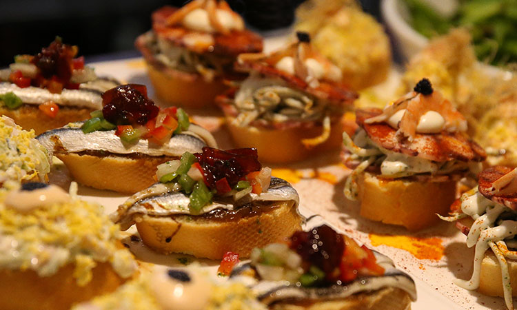 gastronomie basque espagne zarautz pintxos tapas txakoli