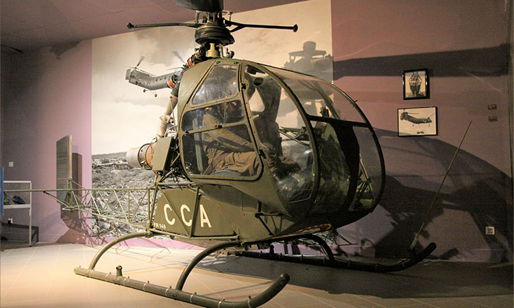 musée-pau-parachutistes-sortie-famille-proche-pays-basque-helicoptère-hsitoire-guerre