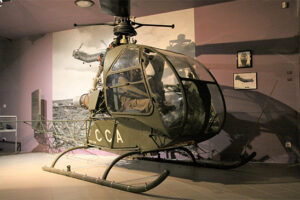 musée-pau-parachutistes-sortie-famille-proche-pays-basque-helicoptère-hsitoire-guerre