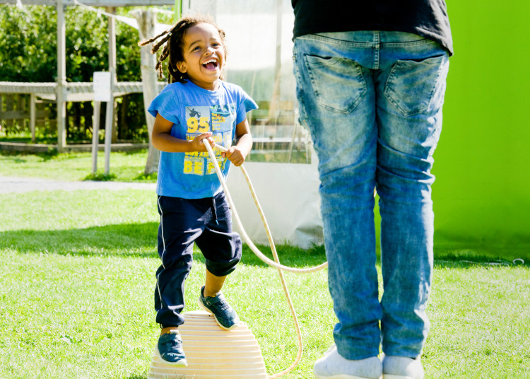 enfant en train de jouer au parc Ludopia