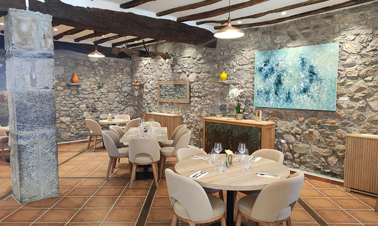 Maison Oppoca, Hôtel Restaurant Pays Basque, bar, brasserie pays basque, Ainhoa Cuisine Locale Vue sur les Montagnes